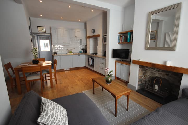 Oyster Shell Cottage, Charming Character Near Quay - Appledore