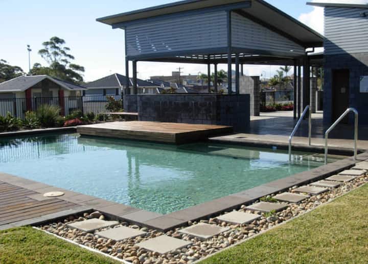 Beach House For A Couple, 2-3 Couples Or A Large Family. Close To Beach And Pool - Nelson Bay