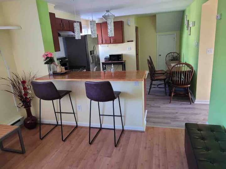 Entire  Apartment  3 Bedroom Close To Boston - Melrose