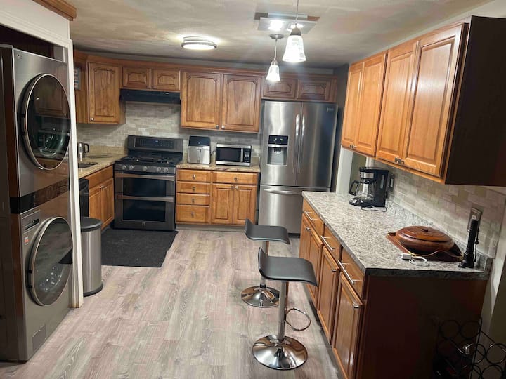3 Bedroom Apartment Next To The Commuter Rail - Lowell, MA