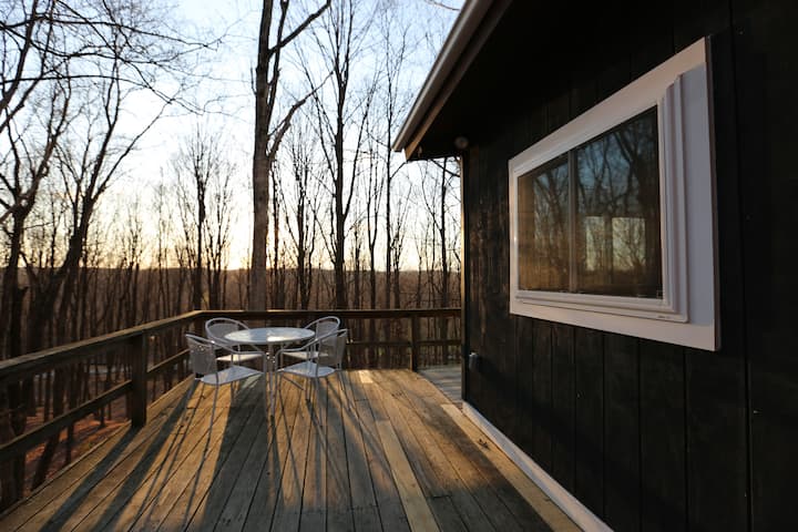 Ridgetop 2 Br Cabin- Views, 130acre Forest & Falls - Rhinebeck, NY