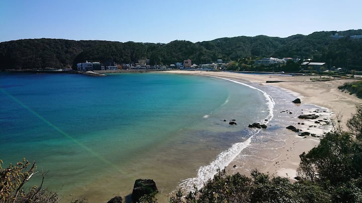 Ocean Front Beachhouse
なみのおと　貸切海辺のコテージ、海まで10秒！ - Japón