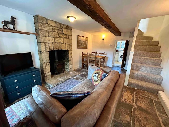 Charming 2 Bed Cotswold Cottage - Stroud, UK