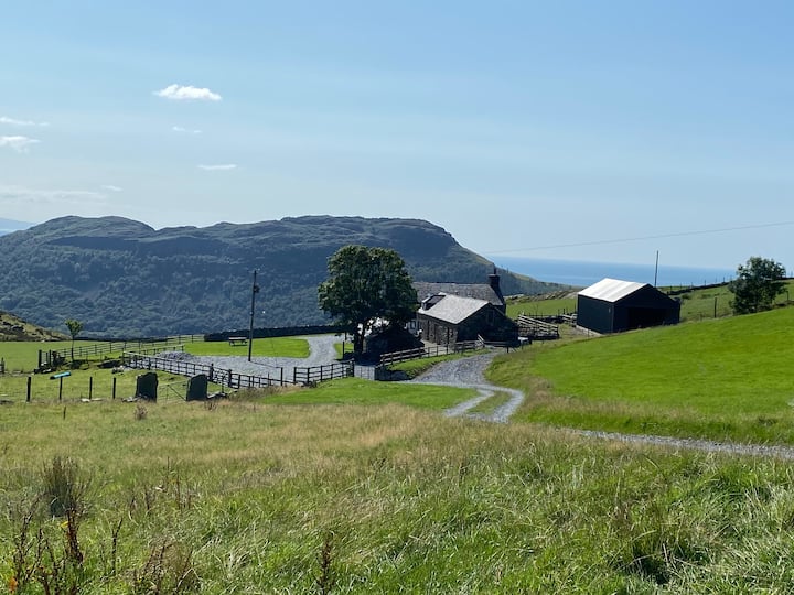Snowdonia Far-away-farmhouse - Portmeirion