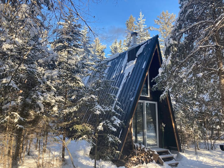 A Small Cabin In The Woods With Hot Tub & Internet - Manitoba
