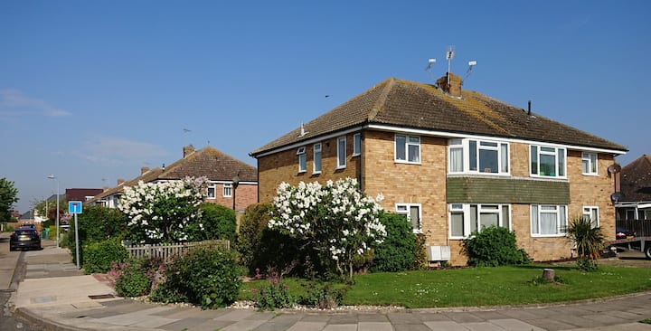 Just Off The Seafront Quiet And Peaceful 2 Bedroom Ground Floor Retreat - Walton-on-the-Naze