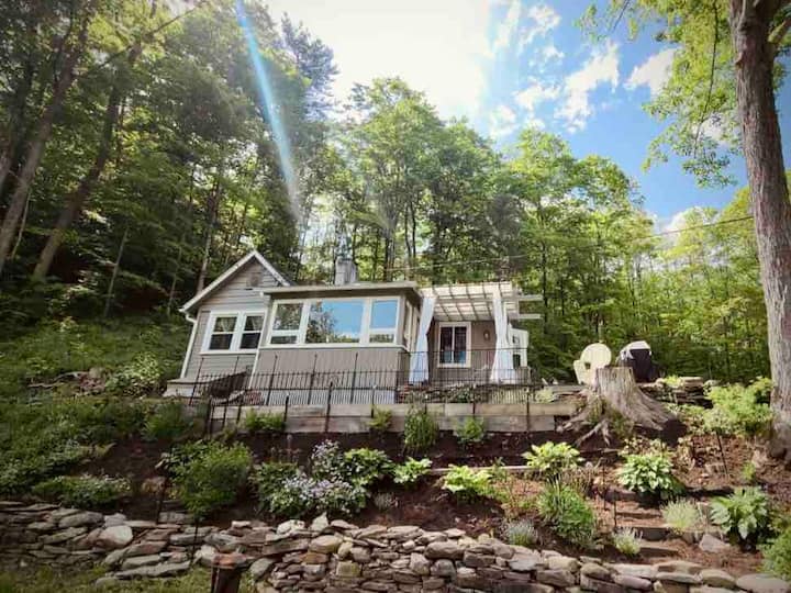 Bristol Retreat Cottage, Creekside With Hot Tub - Finger Lakes, NY