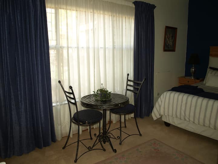 Tierra Pequena B&b - Antique English Room - Potchefstroom