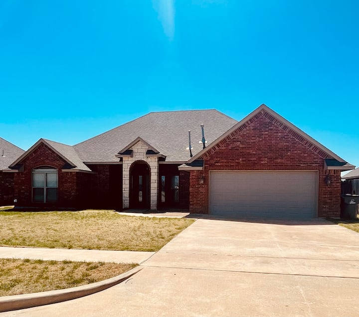 Large 4bed 3bath Lawton/ft Sill Home! - ロートン, OK