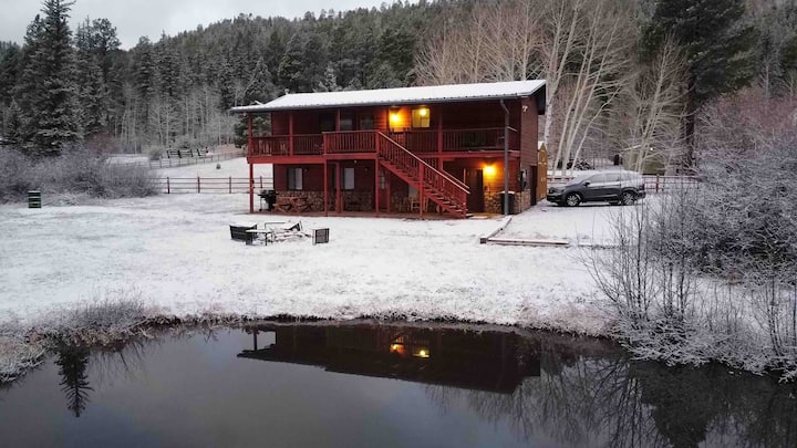 3 Cabins, 2 Acres, Private Pond, Walk To Restaurants, 4 Separate Sleeping Units - Greer, AZ