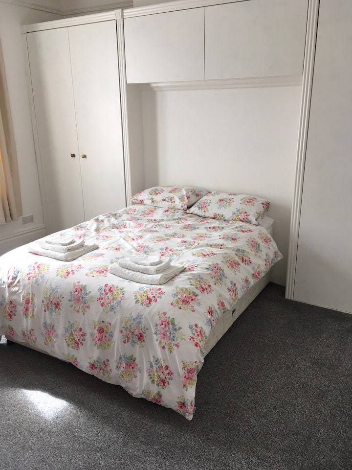 Roker/fulwell. 2 Bedroom Flat, Close To The Coast. - サンダーランド