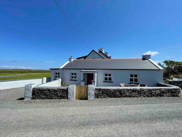 Rouge Sea Cottage-- One Bedroom - County Mayo