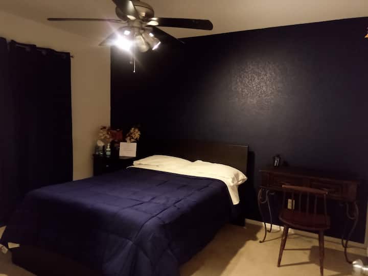 Candy Cane Room (Full Bed) - Lancaster, CA