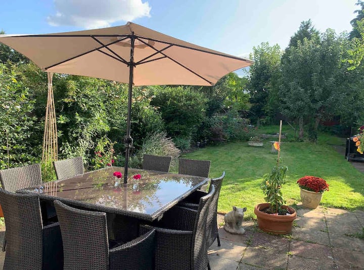 Comfortable Family Home In Southwest London - Kingston-upon-Thames