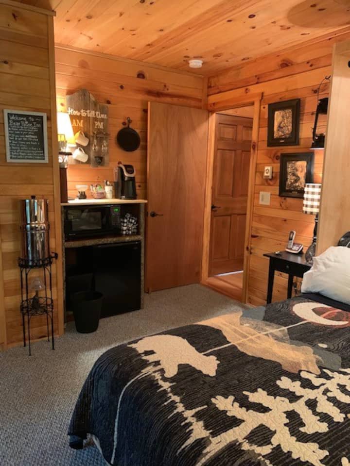 Bear Pause Inn, Mtn Log Home, Private Entry Suite. - ブーン, NC