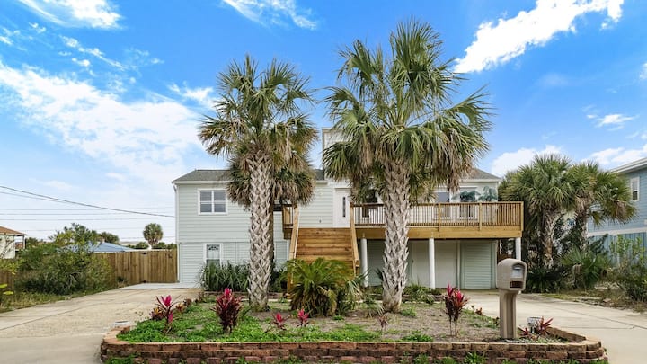 Bunny And Boo's Beach Bungalow - Outside Paradise, Large Decks, Bbq, And Games! - Pensacola Beach, FL