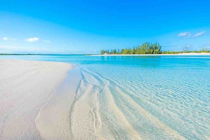 Breathtaking Beachfront Villa On Powder White Sand - Turks and Caicos Islands