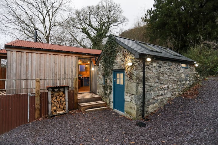 Y Caban 1 Bedroom Luxury Barn Stay - Snowdonia National Park