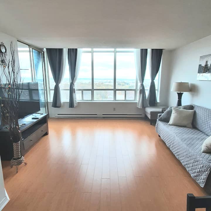 Great View Penthouse With Sunroom Free Parking - Markham