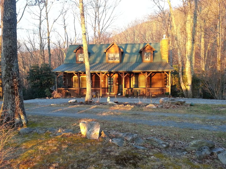 Family Fun Cabin-ideal Location/theater Rm/firepit/new Hot Tub /Hike Otter Falls - Sugar Mountain, NC
