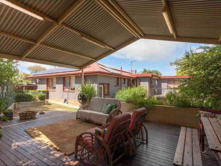 Warm Homely Home 10 Mins To The Act - Free Wifi - Queanbeyan