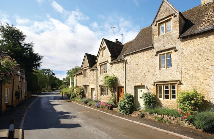 Cotswold Cottage, Lower Swell, Nr Stow-on-the-wold - Moreton-in-Marsh