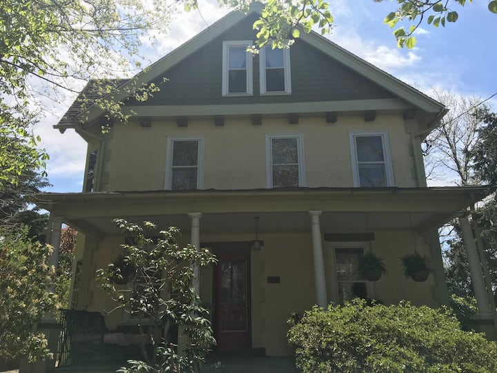 Charming Artist's Home On The Main Line - Ardmore, PA