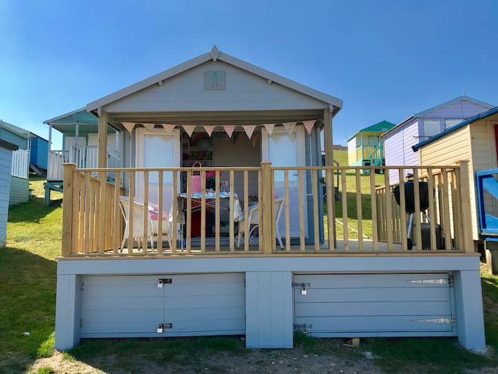 Fabulous Vintage Inspired Front Row Beach Hut - Whitstable