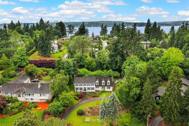 Grand Classic Private Golf Community Estate - Washington Park - Seattle