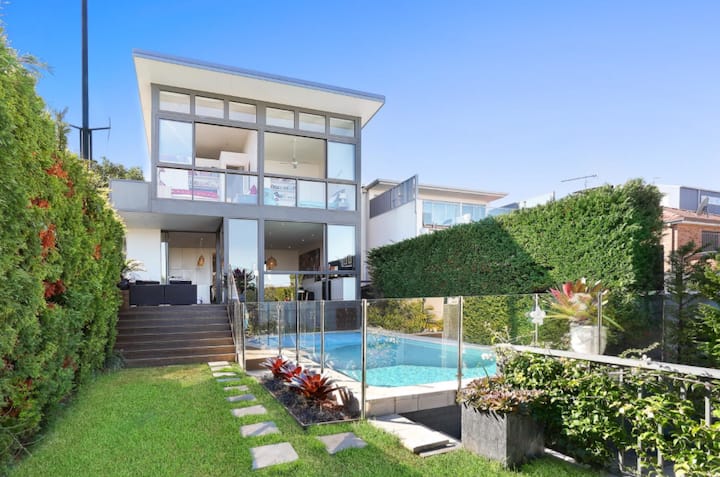 Large Family Beach Home With Pool And Ocean Views - Randwick