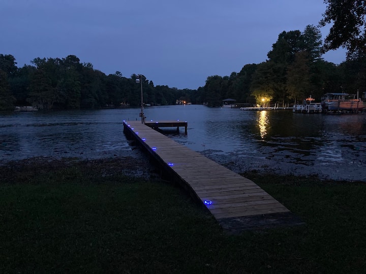 Blue Canoe Lodge – For Family, Fishermen & Golfers - Lake Marion, SC