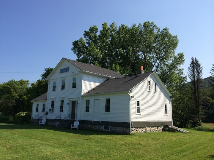 Large, Family-friendly Farmhouse Located In The Beautiful Berkshires - Hudson Valley, NY