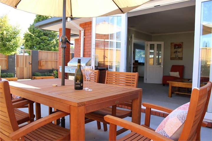 Welcome To Tahi House With Private Pretty Garden. - Christchurch