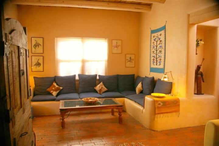 Charming 2/2 In-town Casita - Monthly Discount! - Santa Fe, NM