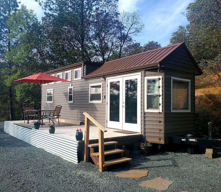 Cozy Tiny Home Cabin - Grants Pass, OR
