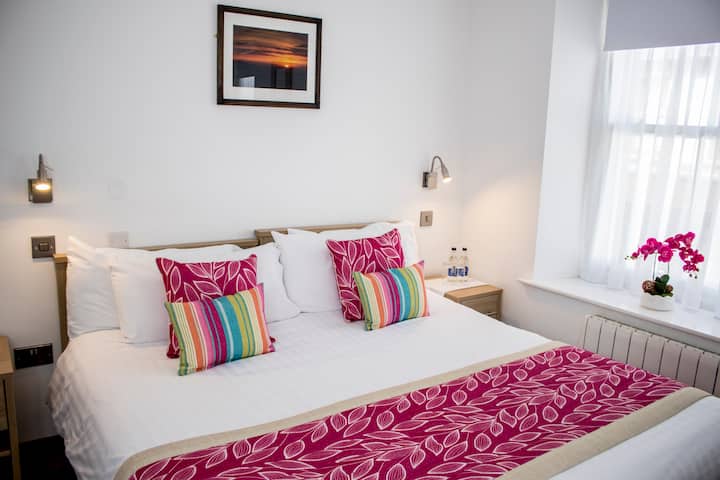 Spacious Double Room With Superking Bed - Rostrevor