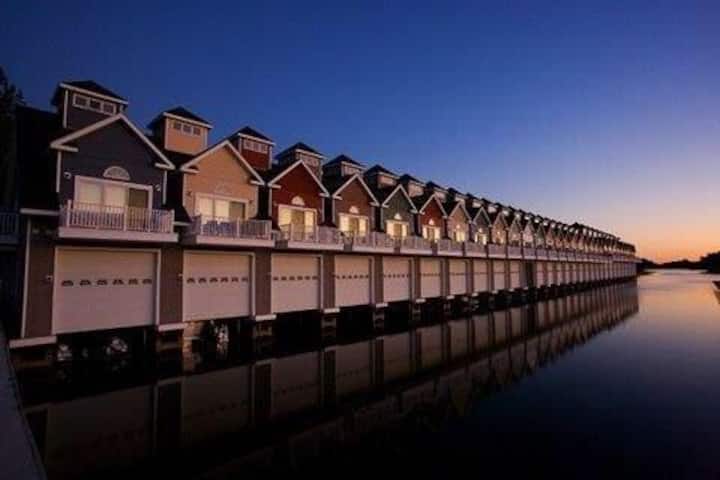 1000 Island Boathouse Booking Spring/summer 24 - Alexandria Bay, NY