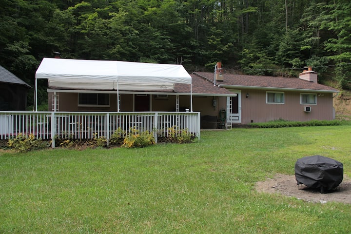 Andrus Cottage By The Cove - Lake Raystown Resort, Entriken
