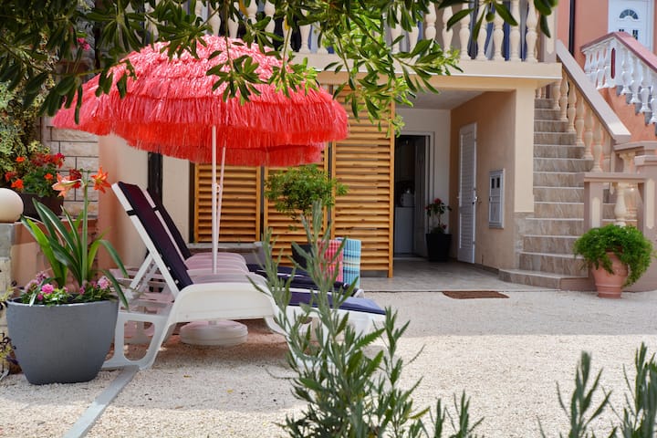 Deluxe Apartment With Outdoor Oasis - Vir Insel, Kroatien