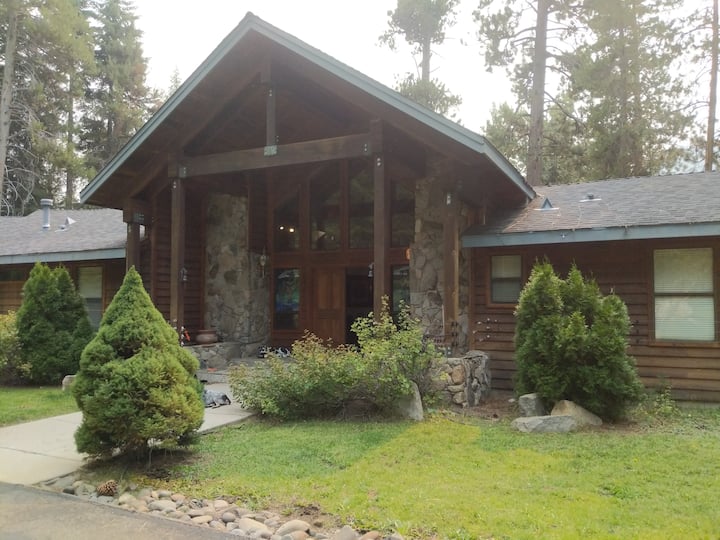 South Lake Tahoe Retreat On The Truckee River - Hope Valley, CA