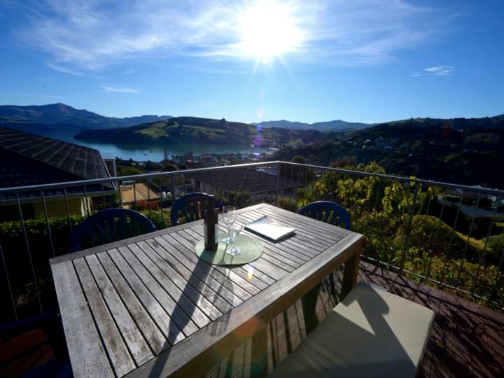 Akaroa Harbour View - Christchurch Holiday Homes - アカロア