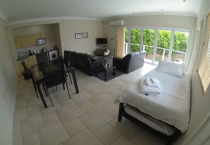 Spacious Centrally Located Guesthouse In La Lucia - ウムランガ