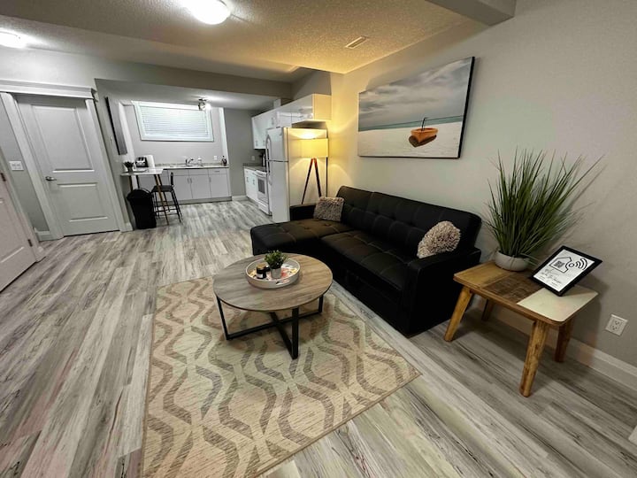 Premium, New Suite In Friendly Neighborhood - Fort McMurray