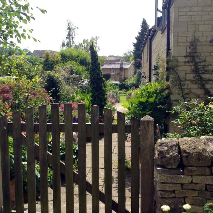 Secret Garden In The Cotswolds - 百老匯