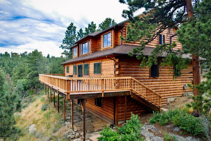 Fox Hollow: Your Relaxing Mountain Lodge Getaway - Nederland, CO