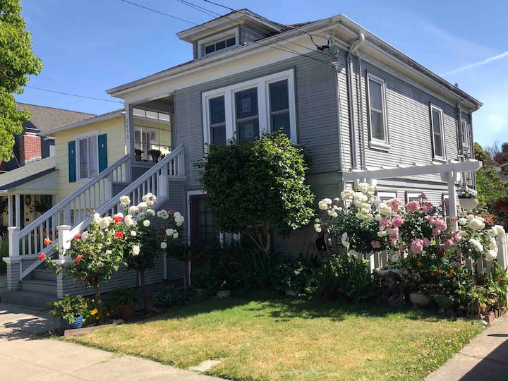 Charming Two Bedroom Apartment - Alameda, CA