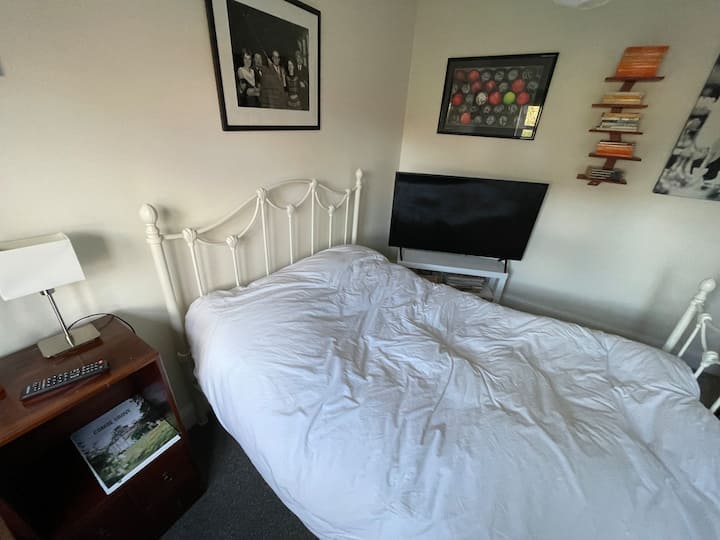 Welcoming 1 Bedroom Bed And Breakfast - Chippenham