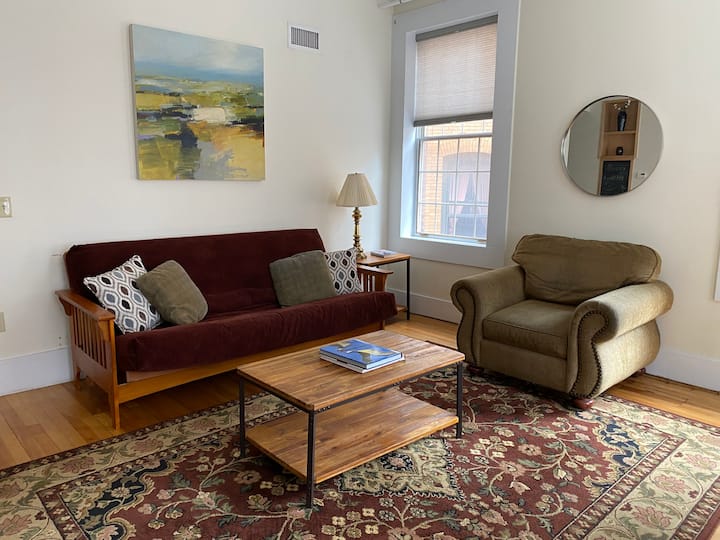 Downtown Apartment Ideal Location To Everything! - Brattleboro, VT