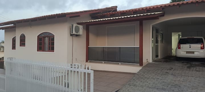 Casa Completa Com Garagem - Governador Celso Ramos