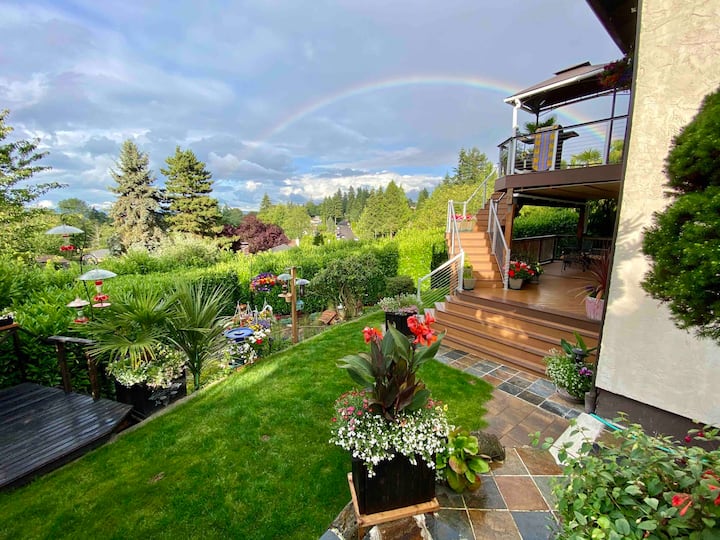 Spacious Suite Serenity With Covered Deck Oasis - Federal Way, WA